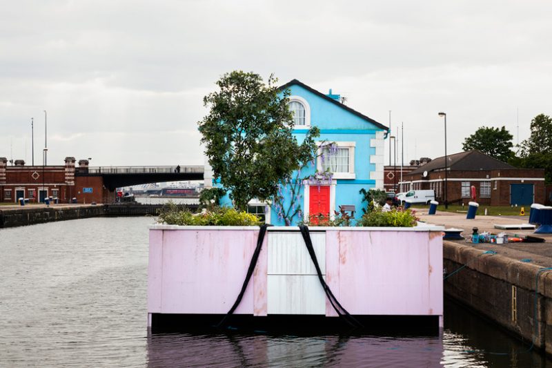 airbnb-floating-house-river-thames-london-designboom-09